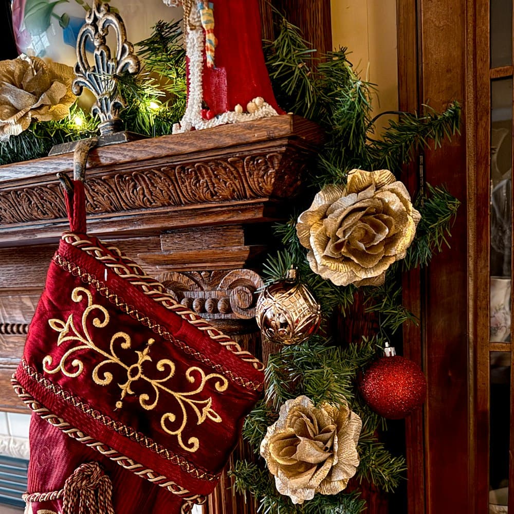 Flocked Pine Garland 9ft — 108" flocked pe tip