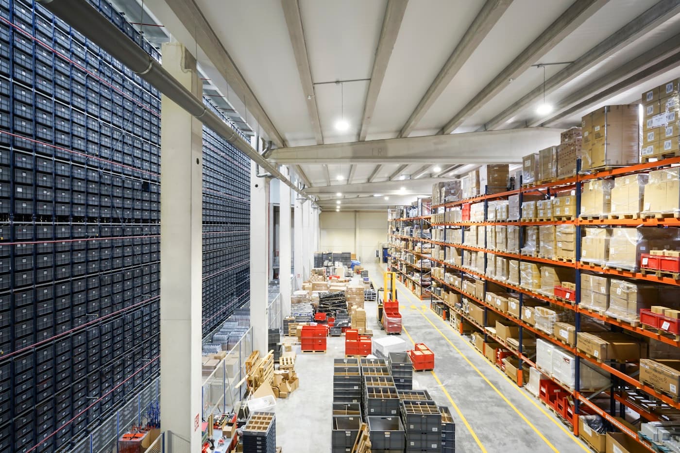 Warehouse racking and pick line